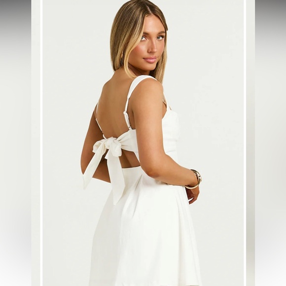 WHITE DRESS - Picture 2 of 5